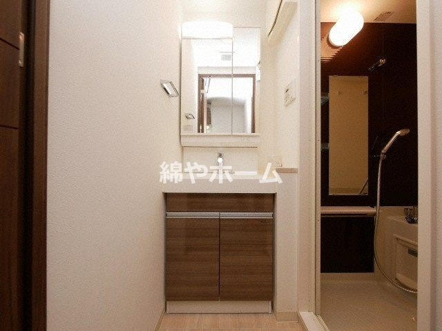 レオンコンフォート難波ミラージュの独立洗面台|独立洗面台です