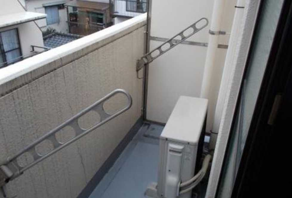 レジダンス・イン・三軒茶屋　敷金０　礼金０　冷蔵庫のバルコニー