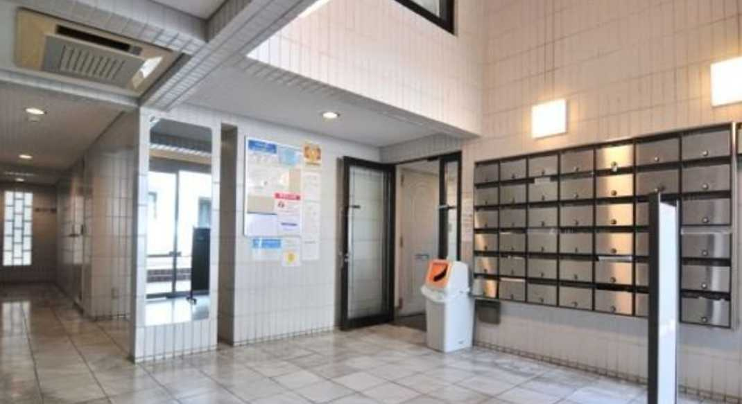 レジダンス・イン・三軒茶屋　敷金０　礼金０　冷蔵庫のエントランス