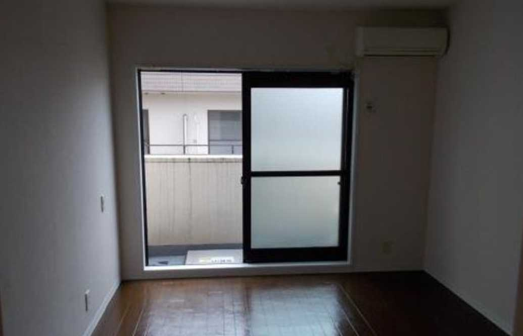 レジダンス・イン・三軒茶屋　敷金０　礼金０　冷蔵庫の居間・リビング