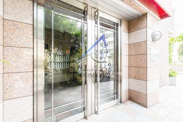 ラグジュアリーアパートメント砧のエントランス|エントランスです。