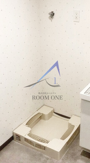 エストゥルース武蔵小杉の設備|洗濯機置き場です。