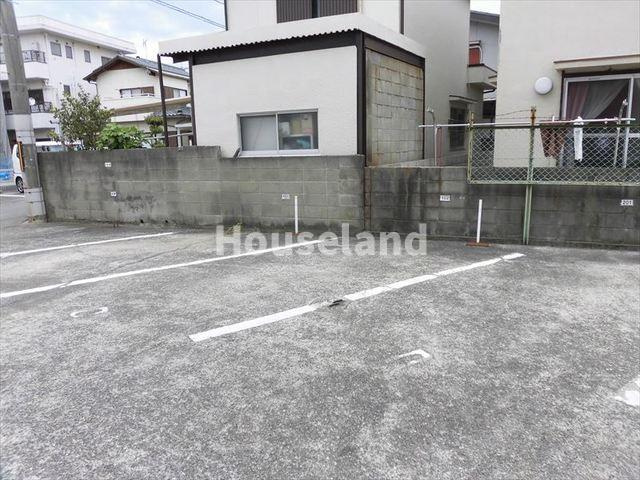 アベニュー楠見の駐車場