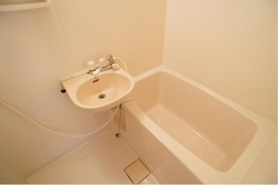 【浴室】 | カサード関 | 清潔感あるバスルーム