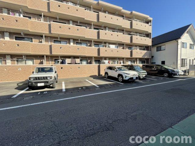 アムール高田の駐車場