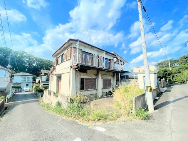 【外観】 | ◆入間市森坂　中古戸建て◆ | ◆一戸建てを中心とした街並みが整然と続き、周辺は高い建物が建っていないので、緑の多い閑静な趣を感じる環境です。街並みや周辺環境も重要なポイントです！！