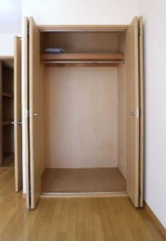 グラッセア馬事公苑第二　閑静な住宅街　独立洗面台　温水洗浄便座の収納