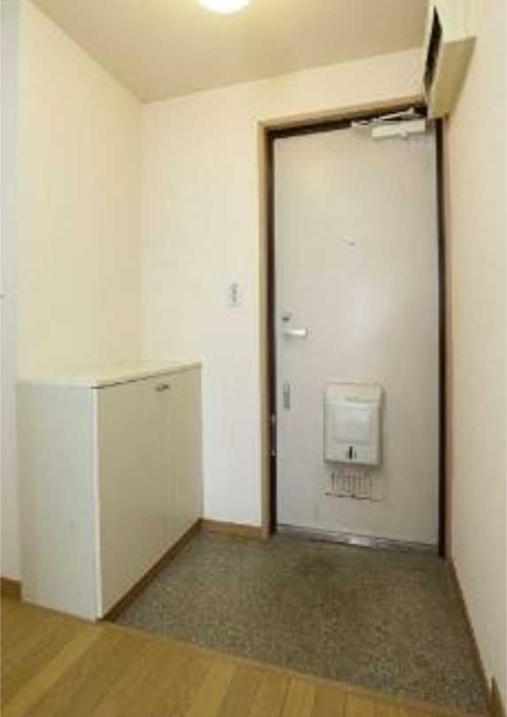 グラッセア馬事公苑第二　閑静な住宅街　独立洗面台　温水洗浄便座の玄関