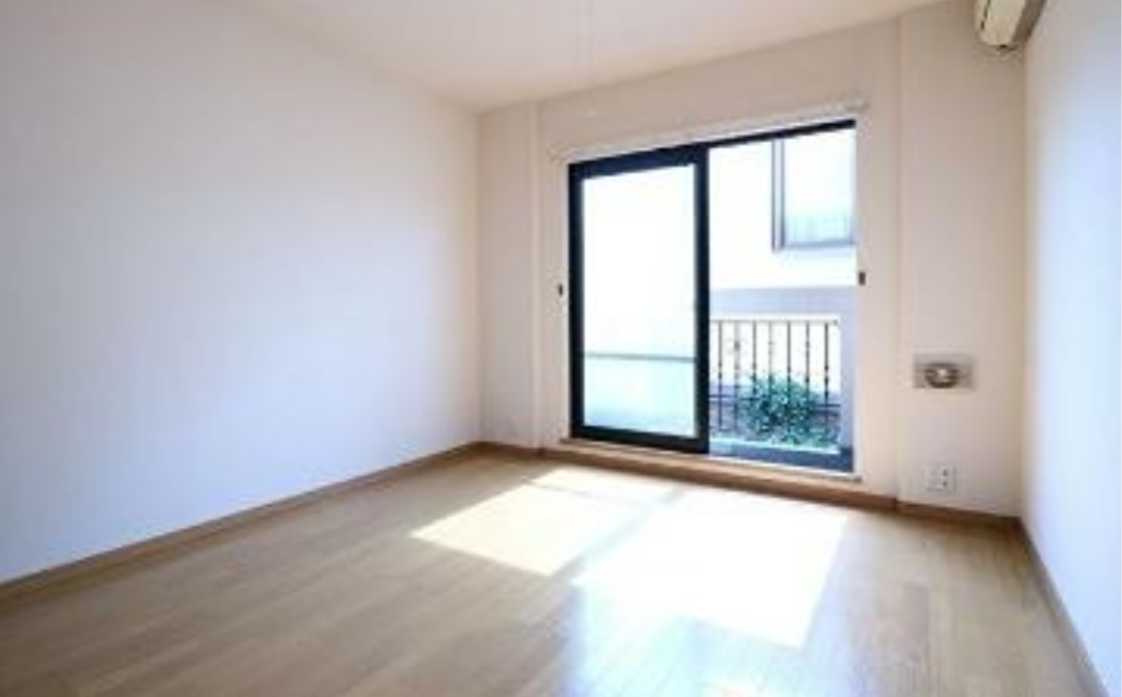 グラッセア馬事公苑第二　閑静な住宅街　独立洗面台　温水洗浄便座の居間・リビング