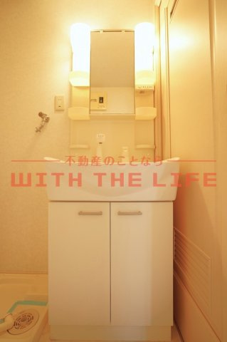 プライマリー久留米津福駅前【キャッシュバック対象物件】の独立洗面台|独立洗面台、小物を置くことができて便利です