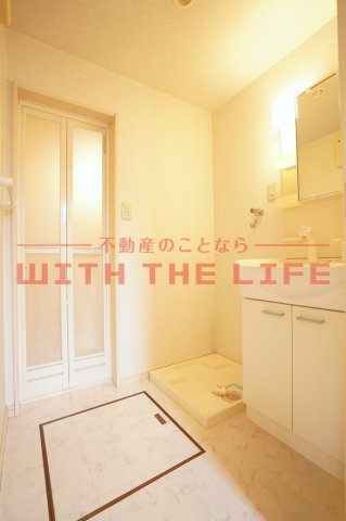 プライマリー久留米津福駅前【キャッシュバック対象物件】の洗面所|明るい洗面所です