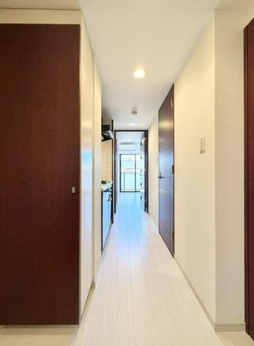 【玄関】 | アクサス小竹向原 | 帰り着くたびに洗練されたテイストの空間に迎えられ誇りと喜びを感じる玄関まわりです。