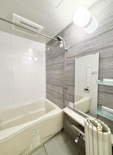 【浴室】 | アクサス小竹向原 | 一日の疲れが癒される優雅な時間を堪能できるゆとりあるバスルームです。