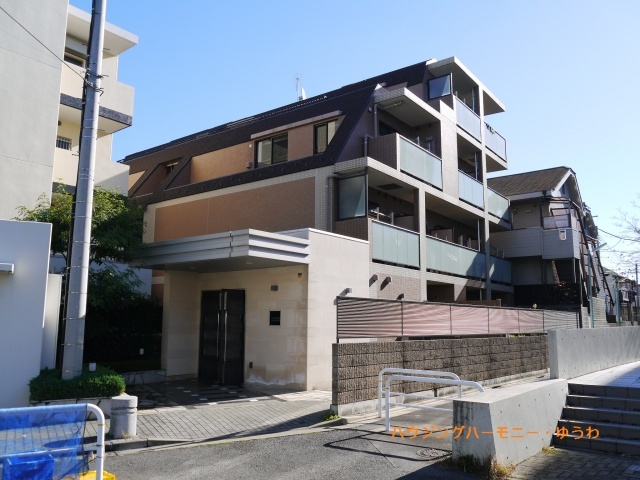 【外観】 | アクサス小竹向原 | 住む人を映し出す洗練された佇まいは、いつまでも輝き続けながらいつしか街の風景に溶け込んでいきます。