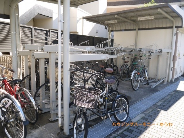 【駐輪場】 | アクサス小竹向原 | 敷地内に便利な屋根付き駐輪場があります。