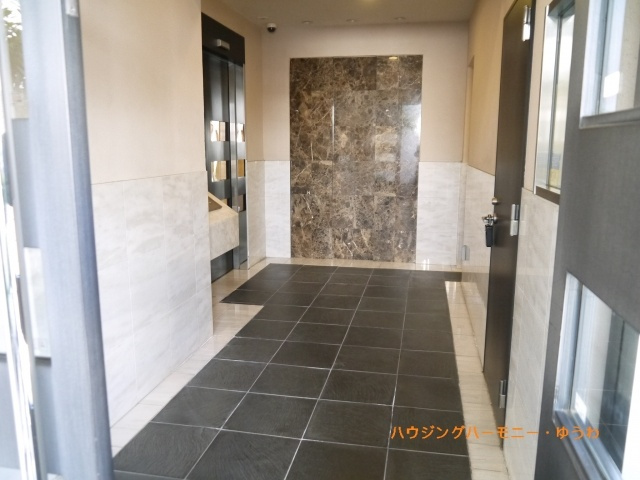 【その他共用部分】 | アクサス小竹向原 | 清潔感と歓迎感があるエントランスホールとなります。