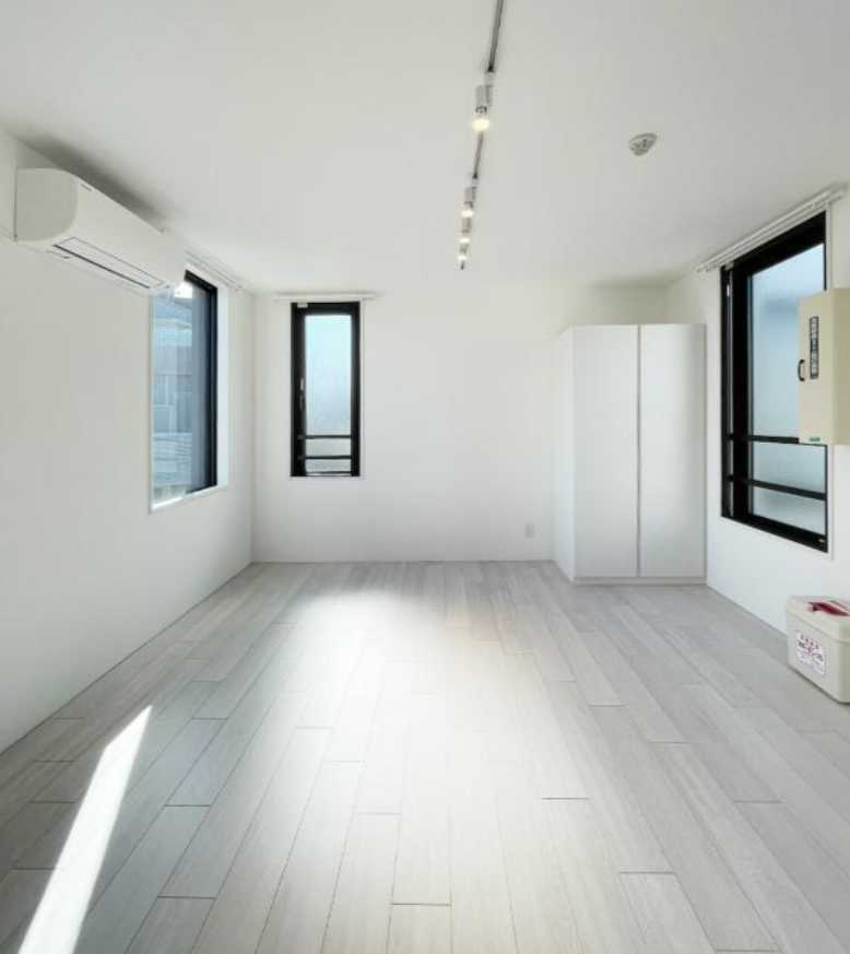 EXAM桜新町　ネット無料　礼金０　角部屋の居間・リビング