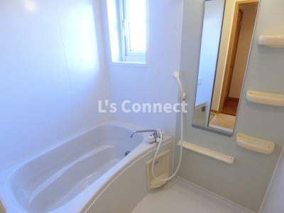 【浴室】 | サン・イーストＢ | 追焚き機能付きのお風呂。