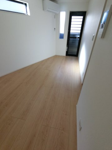 Ours Lavandeの洋室