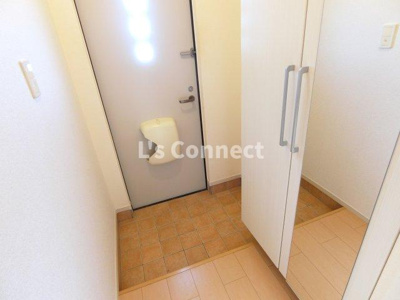 【玄関】 | ブラッシュ　６１ | 背の高い下駄箱には鏡付きで身だしなみチェック。