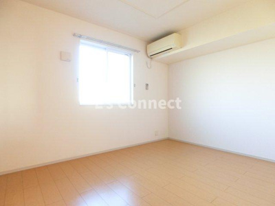 【内装】 | ブラッシュ　６１ | 洋室にもエアコン付きです。