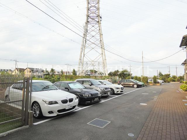 プラサートハウス1の駐車場