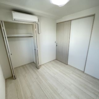 フロントコート両国の洋室