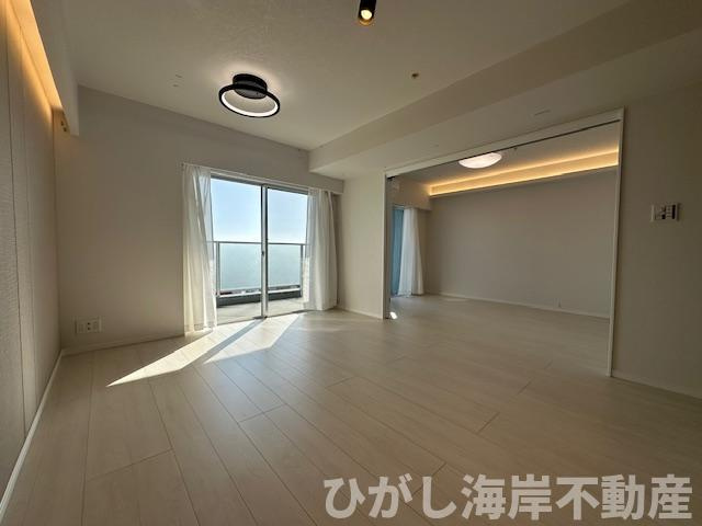 グリーンコート平塚コンサイトの居間・リビング|新規リフォーム完了！　13.5帖　LDK