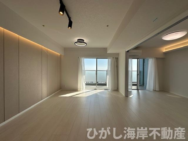 グリーンコート平塚コンサイトの居間・リビング|新規リフォーム完了！　13.5帖　LDK