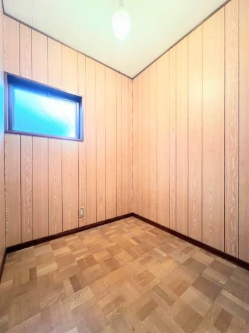 【洋室】 | ◆町田市金井が丘2丁目　中古戸建て◆ | ◆納戸つきの間取りで、季節物や日用品の収納に便利です。