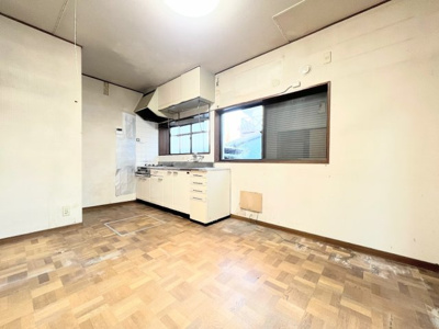 【キッチン】 | ◆町田市金井が丘2丁目　中古戸建て◆ | ◆一家だんらんのスペースとなるＤＫ。窓から明るい光が差し込み、思わず家族の会話も弾む快適な空間。