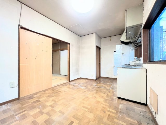 【キッチン】 | ◆町田市金井が丘2丁目　中古戸建て◆ | ◆ご家族の会話がはずむ、開放的なＤＫです。休日はお陽さまの光をたっぷりととりこめるぽかぽかリビングで過ごしませんか？