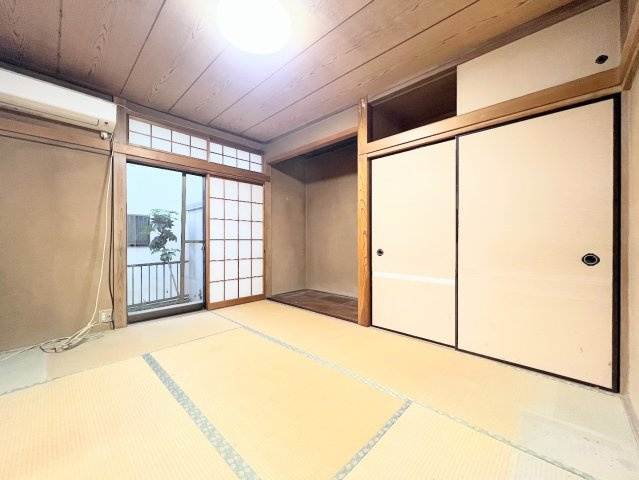 【和室】 | ◆町田市金井が丘2丁目　中古戸建て◆ | ◆柔らかい陽光が差し込む明るいお部屋を演出する設計。彩光の取れる窓が気持ちの良いお部屋を創り上げます。