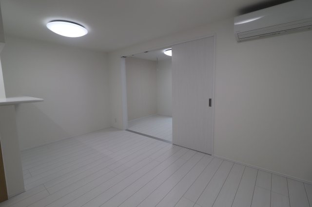 Crecia前原駅前の居間・リビング
