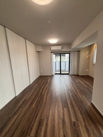 クリオ市谷薬王寺の居間・リビング|引戸でリビングと洋室を区切れます。