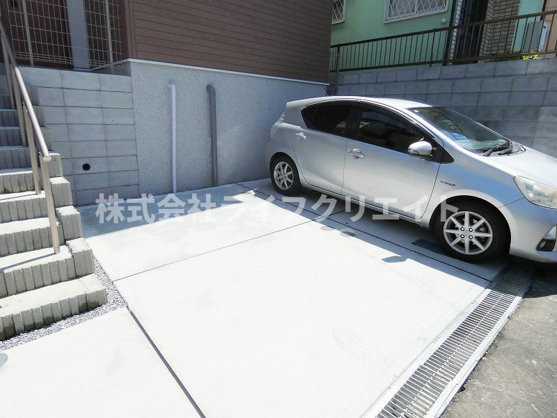 リナージュLの駐車場