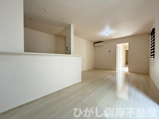 平塚市御殿4丁目　中古一戸建ての居間・リビング|新規リフォーム完了！　16帖　LDK