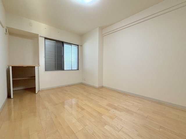 淀川ウエストタワーの洋室