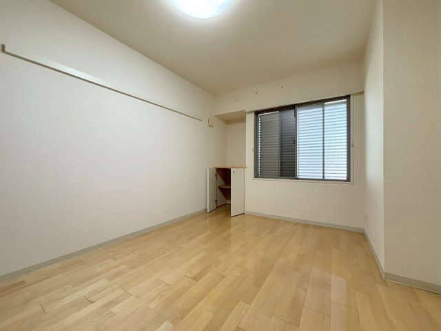 淀川ウエストタワーの洋室