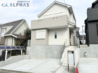 【外観】 | 明石市松が丘三丁目　新築戸建 | ◆駐車スペース２台分ございます♪
◆生活環境充実の好立地！住宅設備も充実しており、忙しい家事の味方です♪