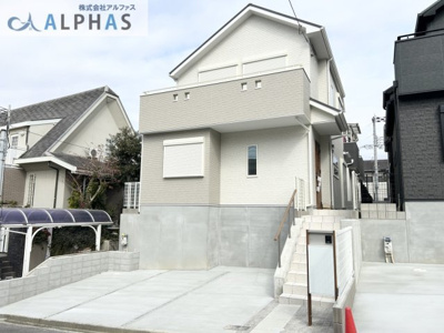 【外観】 | 明石市松が丘三丁目　新築戸建 | ◆駐車スペース２台分ございます♪
◆生活環境充実の好立地！住宅設備も充実しており、忙しい家事の味方です♪