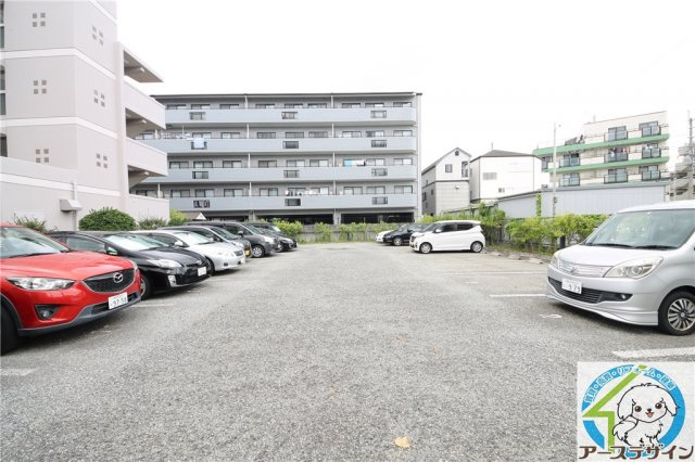 グランシャリオの駐車場