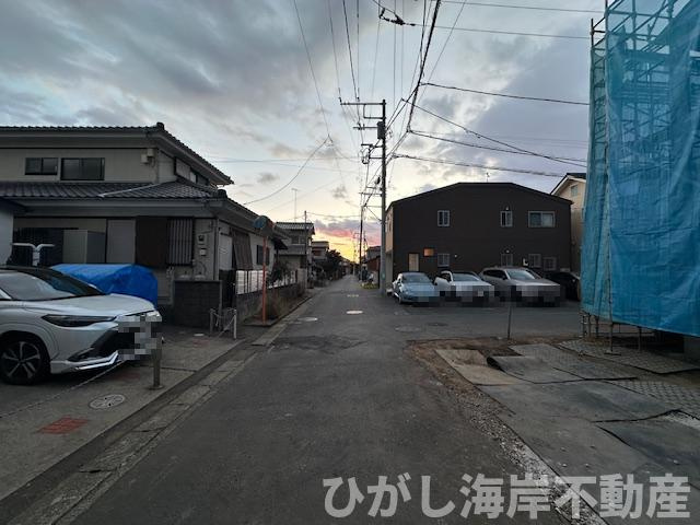 茅ヶ崎市円蔵　新築戸建　全２棟の前面道路含む現地写真|12月22日撮影　建築中　現地外観