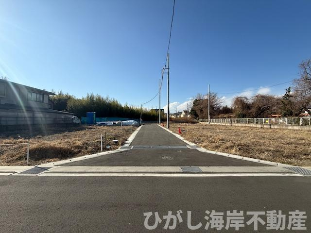 平塚市山下1丁目　売地　　全９区画の前面道路含む現地写真|現地外観