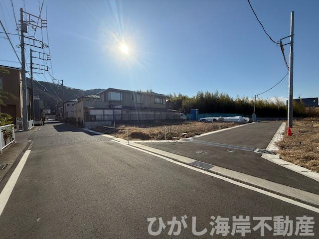 平塚市山下1丁目　売地　　全９区画の前面道路含む現地写真|現地外観