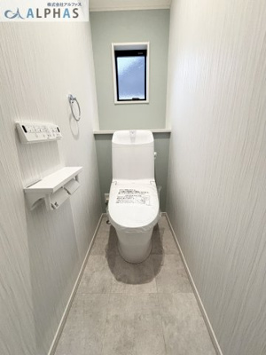 【トイレ】 | 明石市松が丘三丁目　新築戸建 | ◆快適、省エネ、お掃除ラクラク仕様の洗浄便座付きトイレ♪