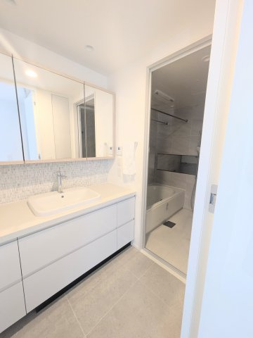 ローレルタワー ルネ浜松町の駐車場|駐車場があります