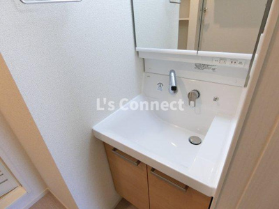 【洗面所】 | セピアⅢ | 朝の支度もスムーズな独立洗面台。