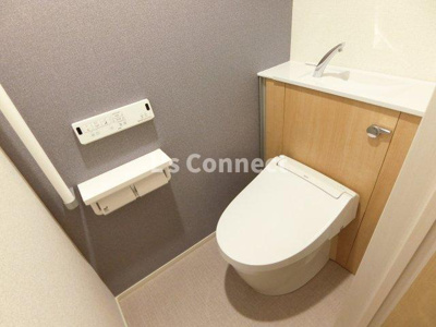 【トイレ】 | セピアⅢ | 温水洗浄便座付きのトイレ。