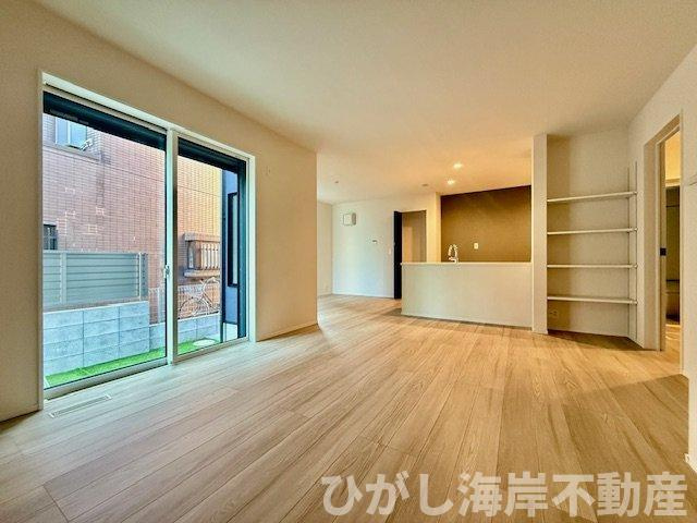 平塚市夕陽ケ丘　新築戸建　全２棟の居間・リビング|19.5帖　LDK